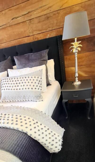 Apartment 4 - Haddin Court - Chic Ny Loft Style 布伦海姆 外观 照片