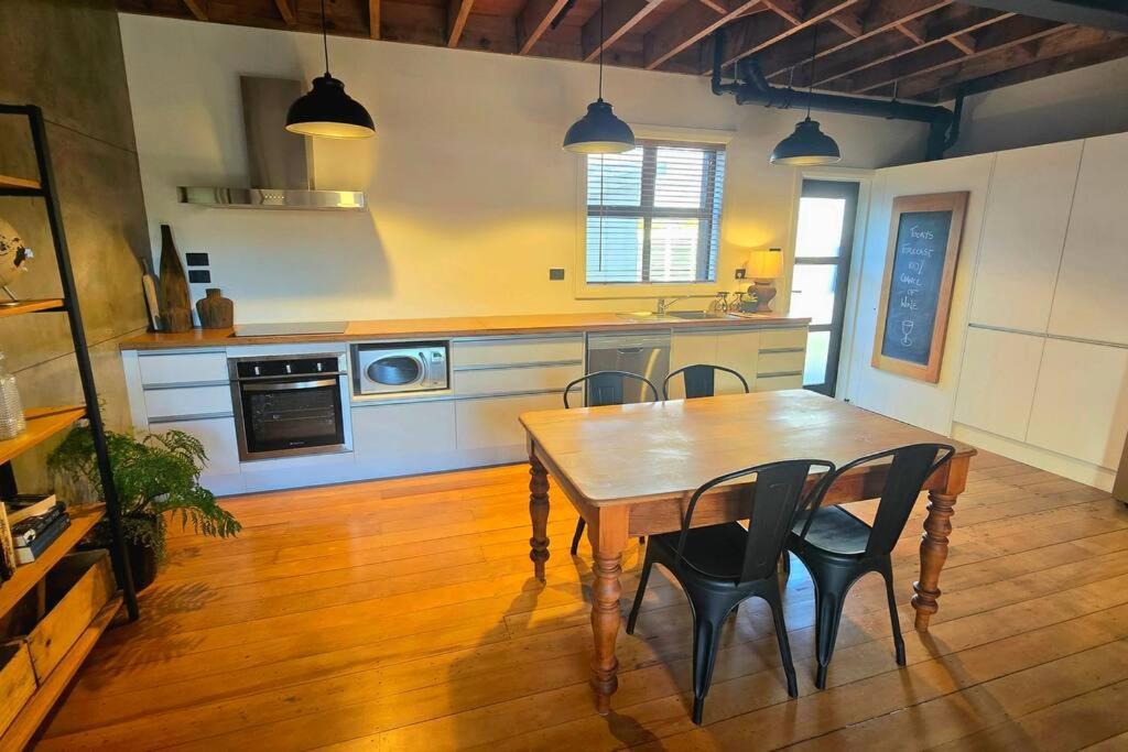 Apartment 4 - Haddin Court - Chic Ny Loft Style 布伦海姆 外观 照片