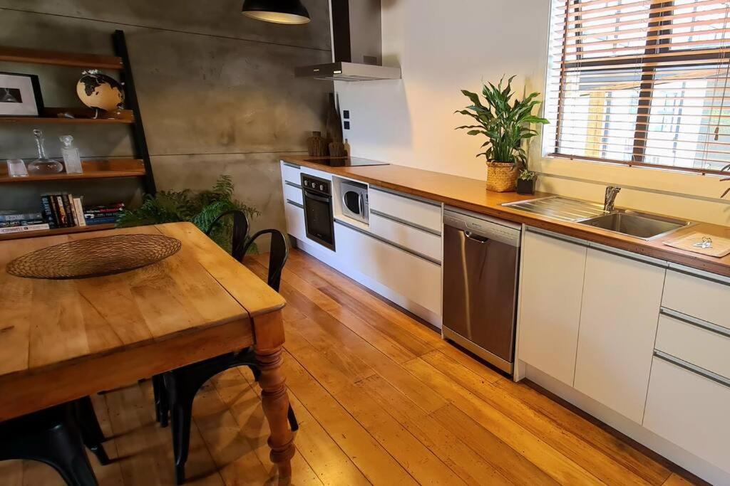 Apartment 4 - Haddin Court - Chic Ny Loft Style 布伦海姆 外观 照片